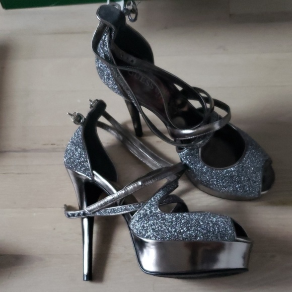 Guess By Marciano Shoes - Picture 2 of 2